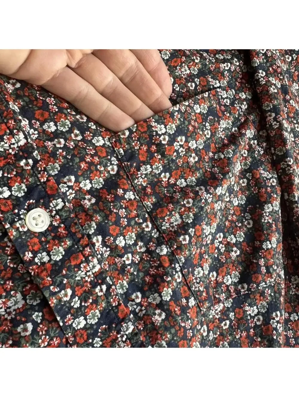 Banana Republic Men’s Untucked Fit Floral Button-Up Shirt